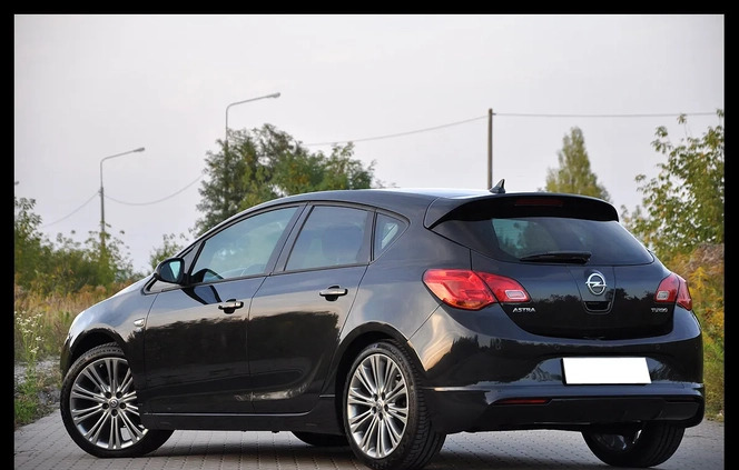 Opel Astra cena 37500 przebieg: 139000, rok produkcji 2014 z Siedlce małe 631
